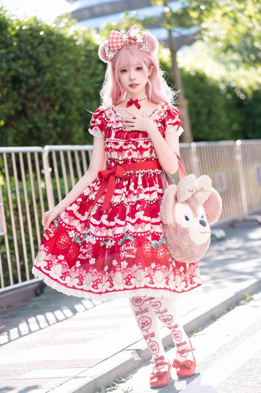 请你吃一口草莓??是甜甜的草莓裙-子比兔子比子主题